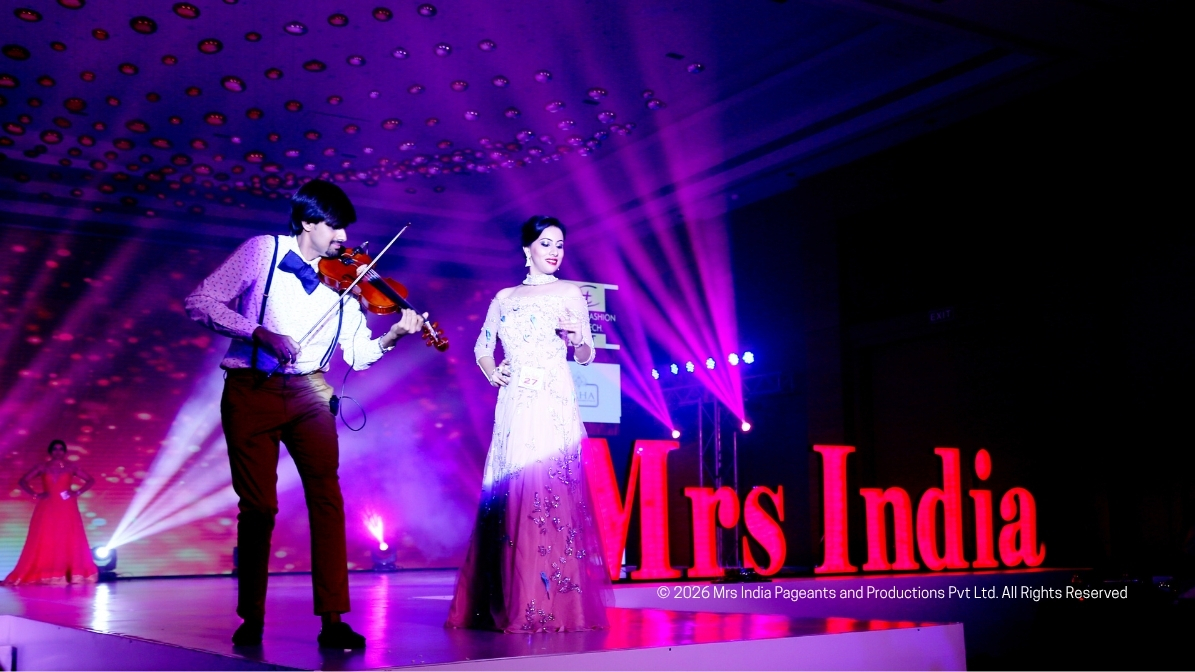 Mrs India 2026 Stage Walk